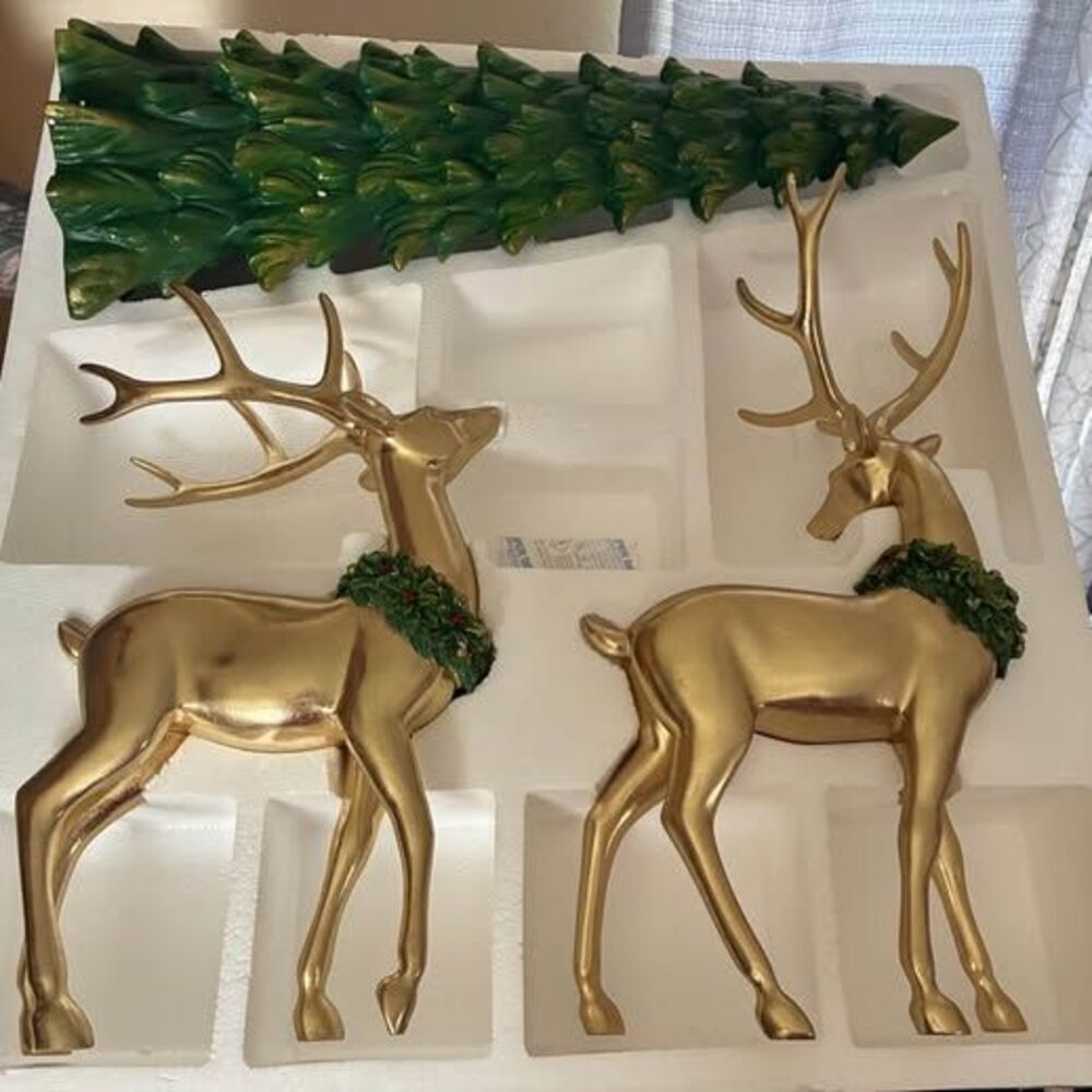 Holiday Deer With Tree Christmas Decor Set